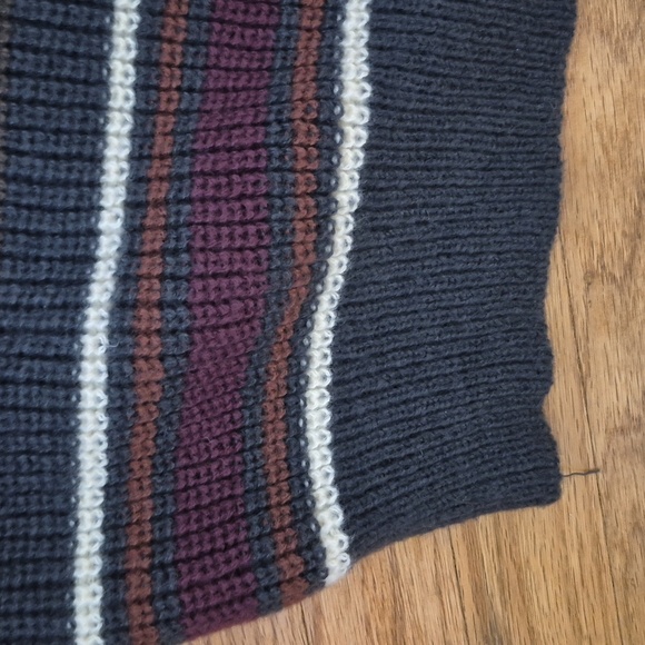 Striped Knit Sweater in Navy and Burgundy Sz M (No Brand) Very Very Soft Unisex - Picture 4 of 8